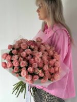 Монобукет из кустовых роз сорта Бомбастик (25шт.)