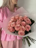 Монобукет эквадорских роз сорта Би свит 15 шт — изображение 2