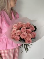Монобукет эквадорских роз сорта Би свит 15 шт — изображение 4