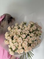 Монобукет из кустовой кремовой розы 25 шт — изображение 2