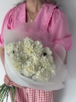 Монобукет из белых гвоздик 25 шт — изображение 3
