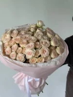 Монобукет из кустовых кремовых роз — изображение 3