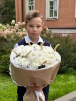 букет белых цветов с пшеничными колосками, подарок для мамы, красивое оформление, нежные цвета, осенний букет, праздничное настроение.