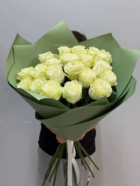 5292054537022077247 - Татьяна Косова Розы в зелёной упаковке, букет свежих белых цветов, подарок или символ любви.