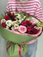 Бутик цветочной анимации "Вместо Слов" подарочный букет из роз, фистул и астильбы для особого случая.