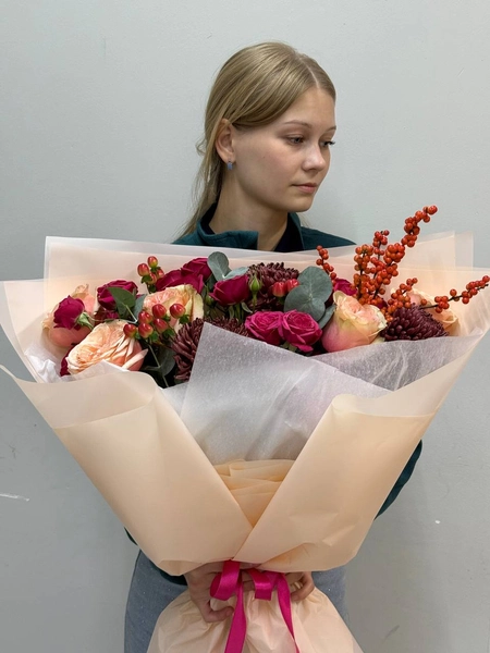 1. filename: bouquet-krasivykh-tsvetov-v-ukrashenii-dlya-podarki.jpg.