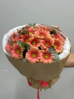 Розовая цветочная композиция из гербер, букет на заказ, флористика, свежие цветы, оформление мероприятий.