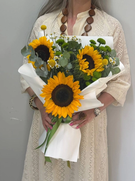 букет подсолнух 1 - Татьяна Косова Яркое букет из подсолнухов и зелени для фотосессии или подарка.