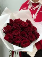 Монобукет из бордовых роз