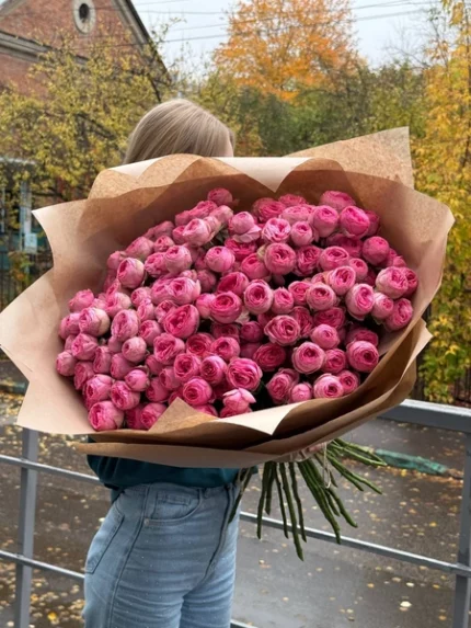 Монобукет из кустовой пионовидной розы