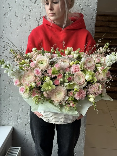 41 (3) - Татьяна Косова Композиция весенняя с ранункулюсами — изображение 1